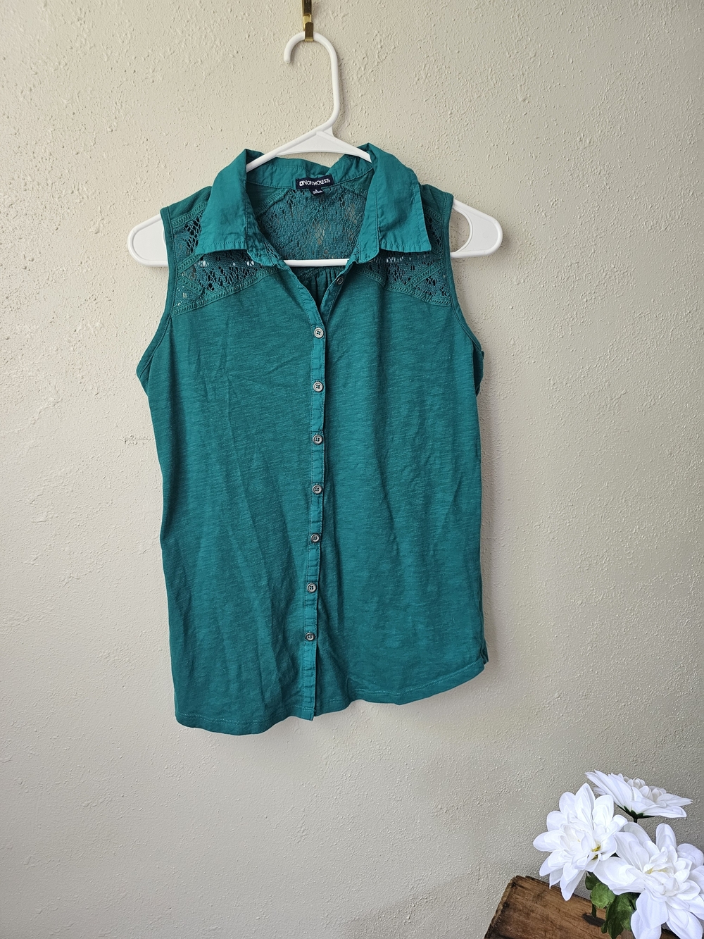 North Crest Teal Sleeveless Button-Front Lace Yoke Top
